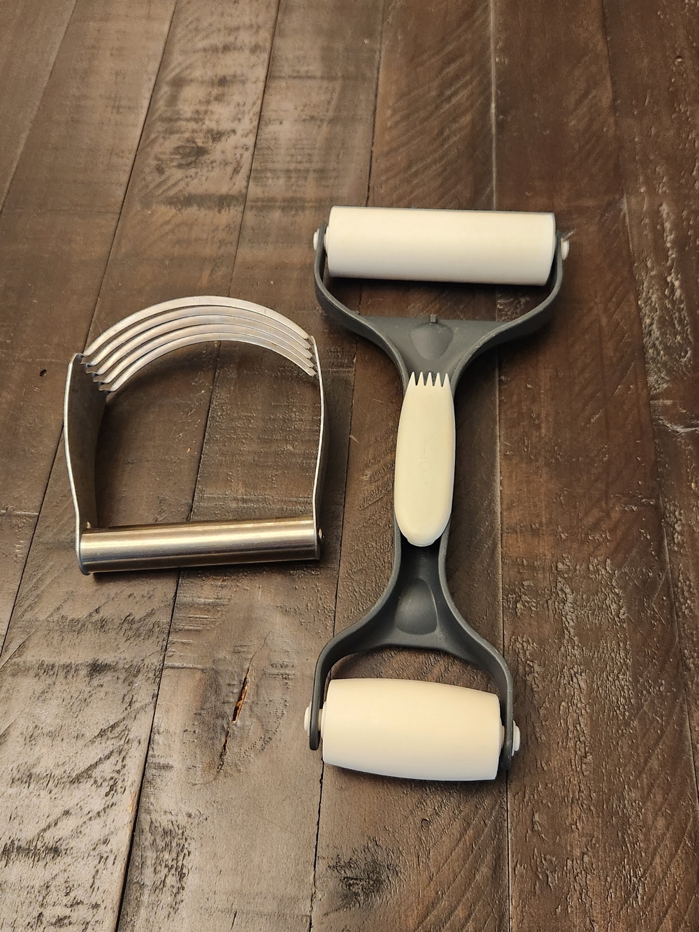 Pampered Chef Baking Set – Baker's Roller #1485 & Stainless Steel Pastry Blender